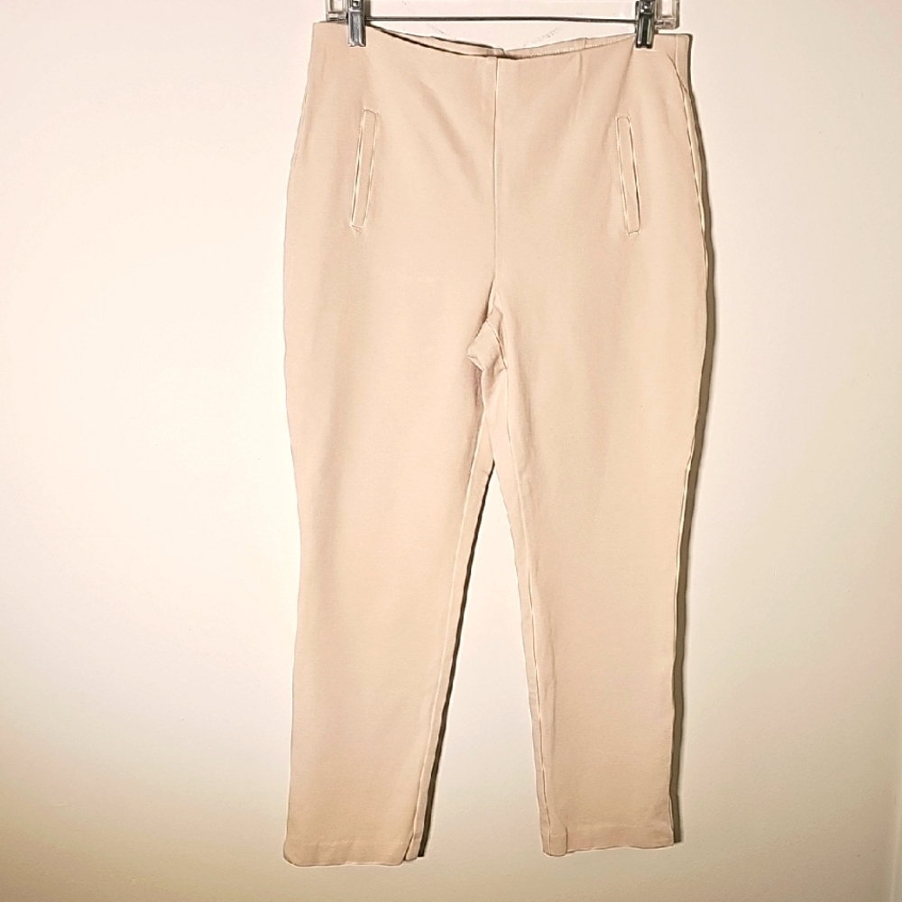 Chicos Streatch Cream High-Waisted Pants. Size 1 (Meduim)‎